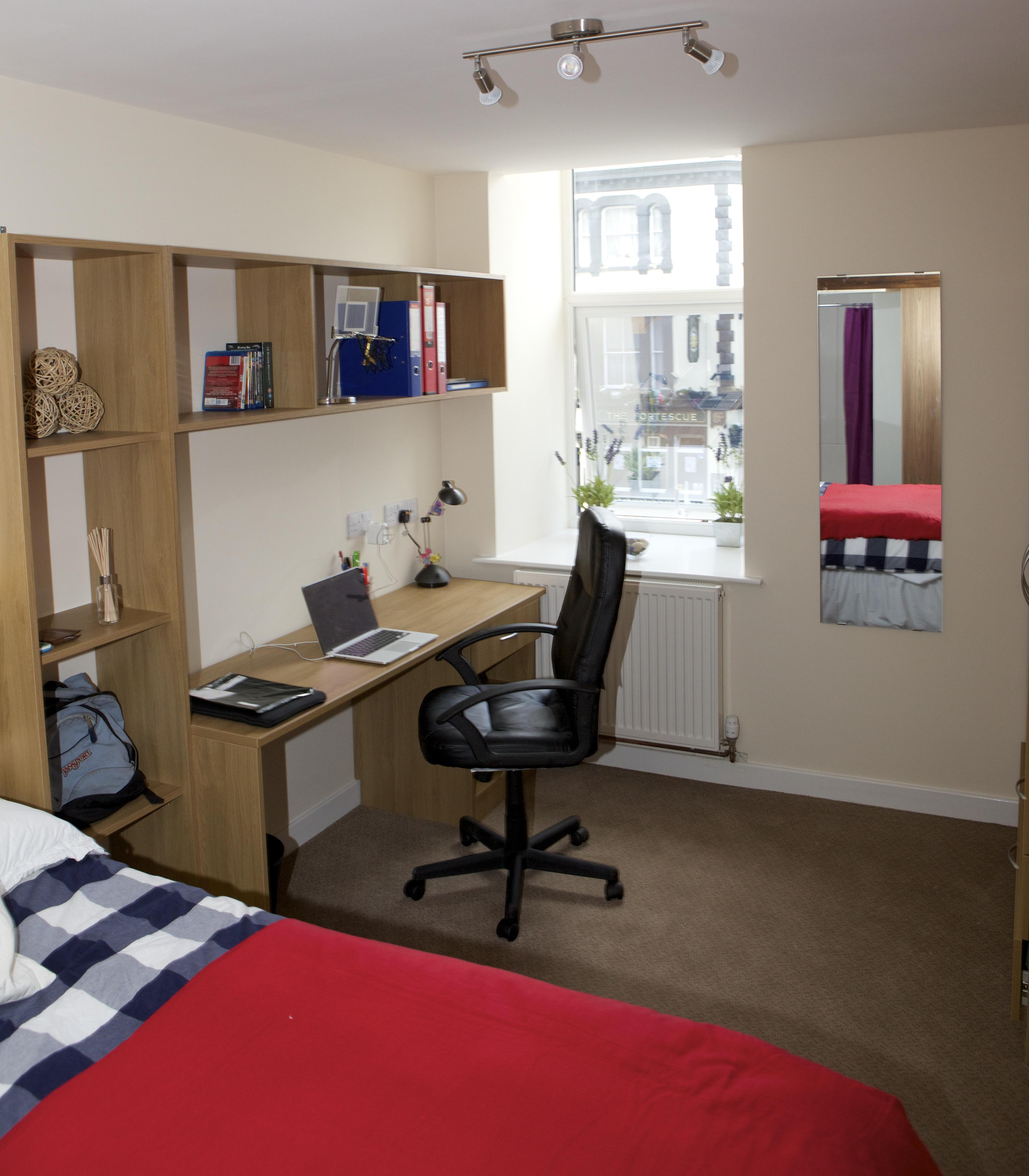 5Bed Apartments Student Clubhouse Professional Student